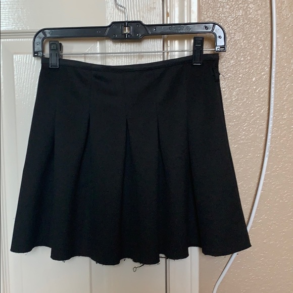 Black flowy skirt - Picture 1 of 3